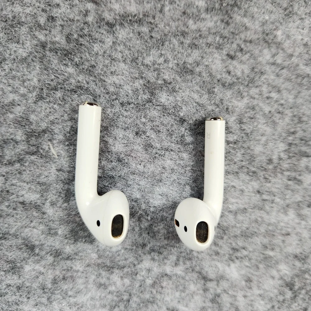 Apple AirPods 1st Gen A1722 Wireless White Replacement Left Right OEM NO CASE